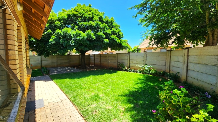 2 Bedroom Property for Sale in Langenhovenpark Free State